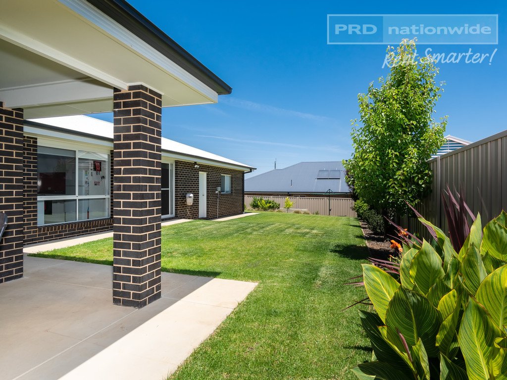 19 Kellerman Crescent BOOROOMA 11