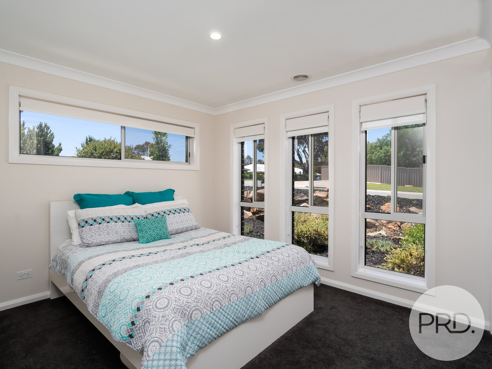 19 Kellerman Crescent BOOROOMA 8