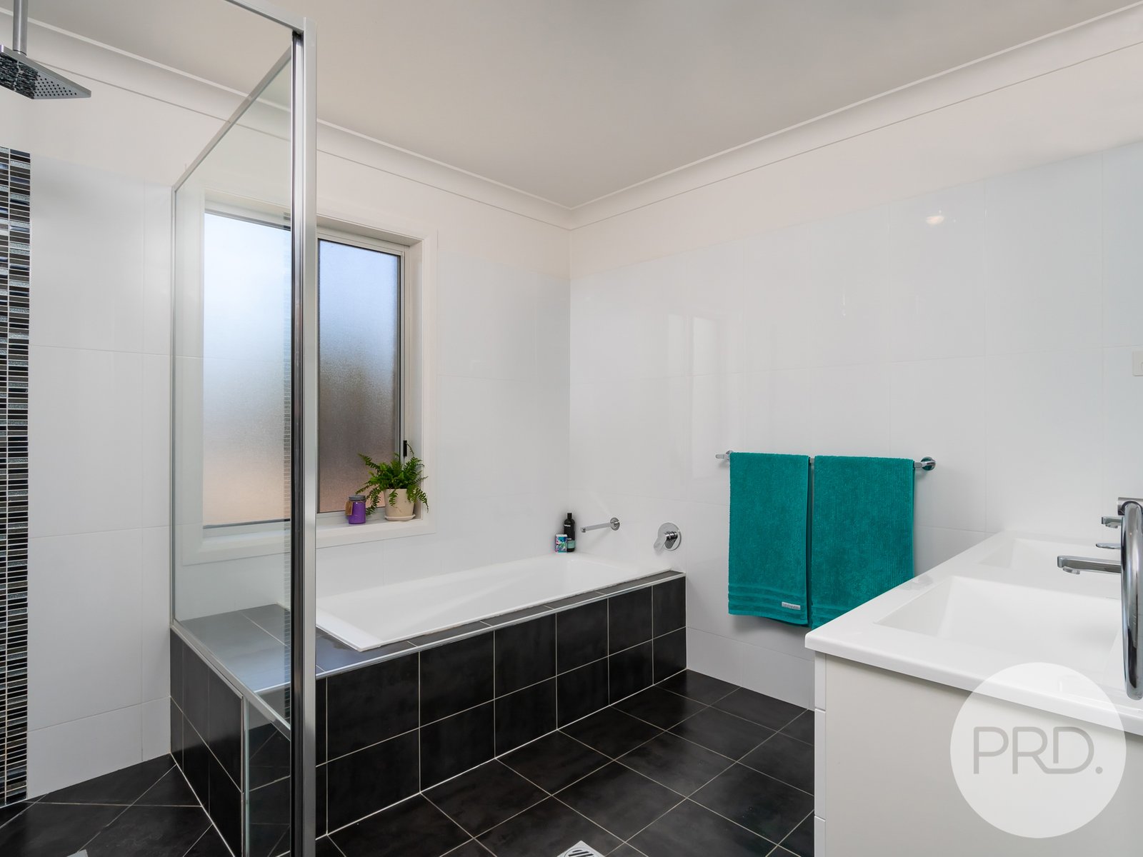 19 Kellerman Crescent BOOROOMA 10