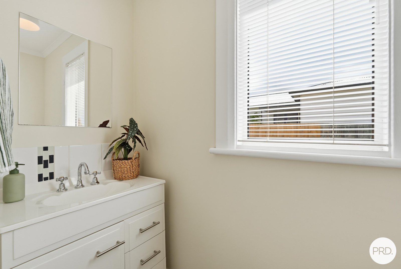 1/9 Kenbrae Avenue GLENORCHY 33