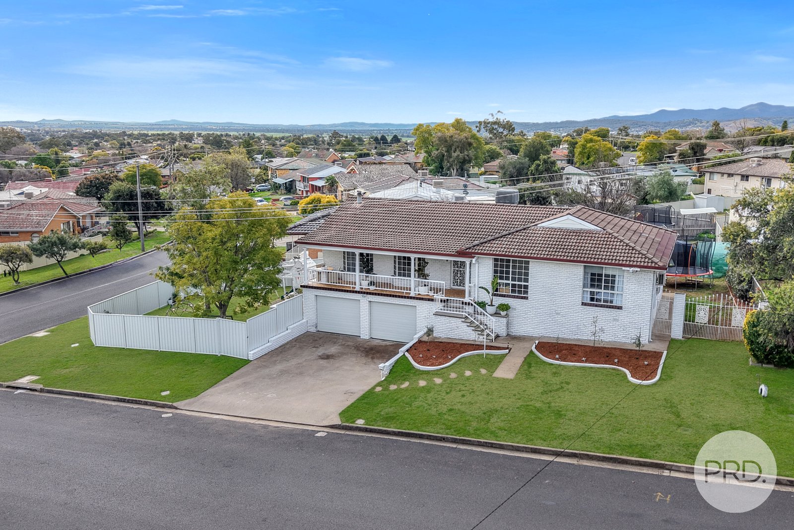 19 Kinarra Street TAMWORTH 3