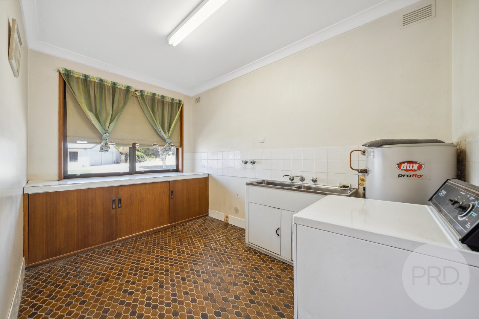 19 Lakeside Drive LAKE ALBERT 11