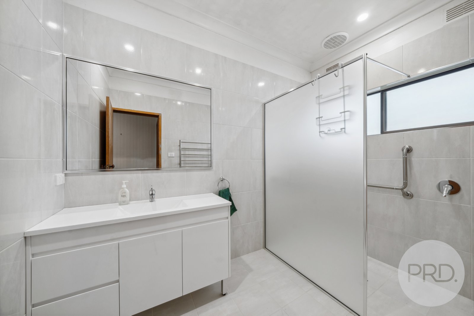 19 Lakeside Drive LAKE ALBERT 13