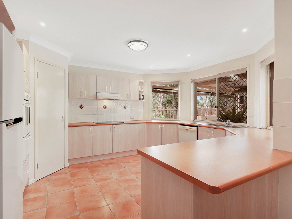 19 Lanai Drive BURLEIGH WATERS 4