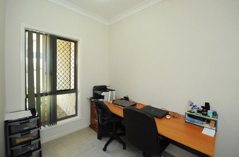 19 Larcom Rise WEST GLADSTONE 13