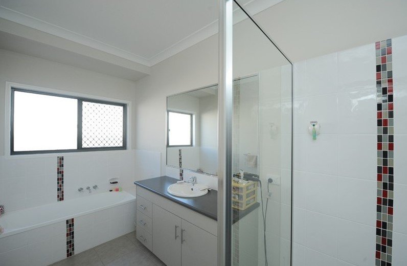 19 Larcom Rise WEST GLADSTONE 14