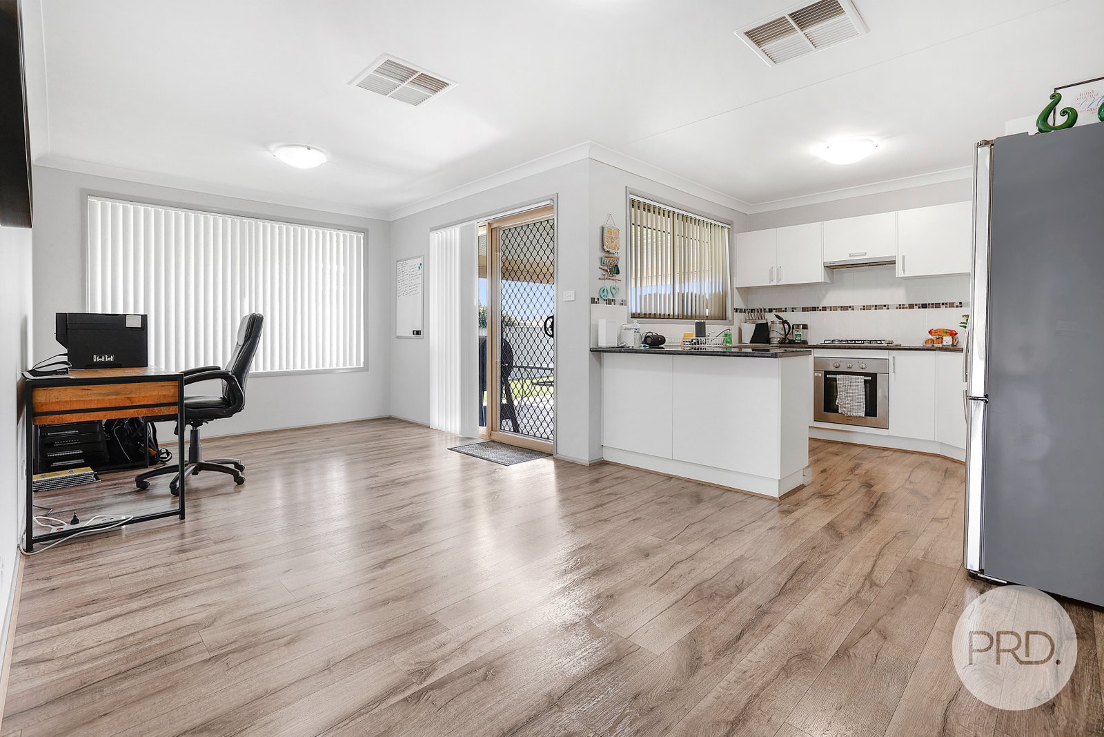 19 Lindsay Road TAMWORTH 8