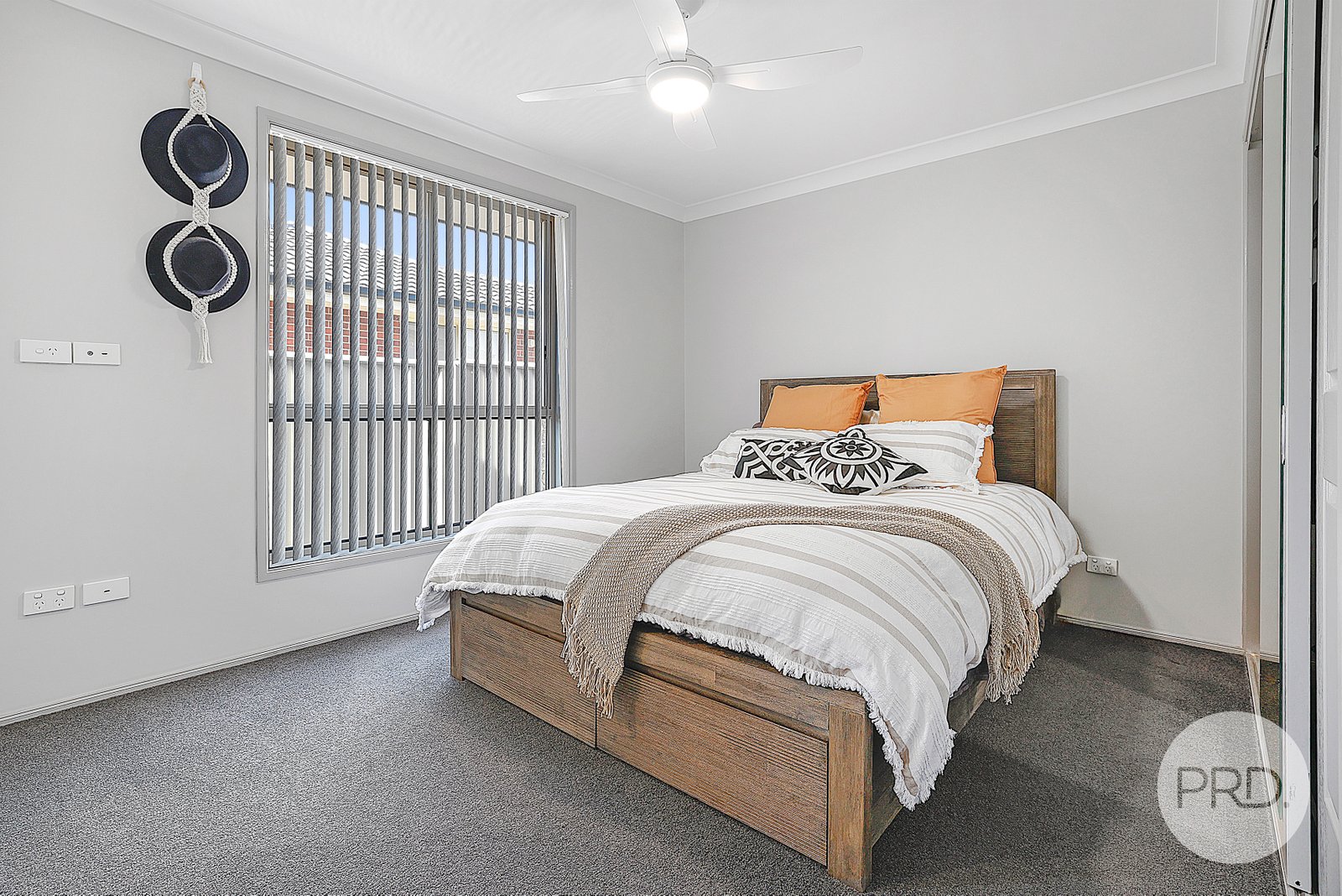 19 Lindsay Road TAMWORTH 9