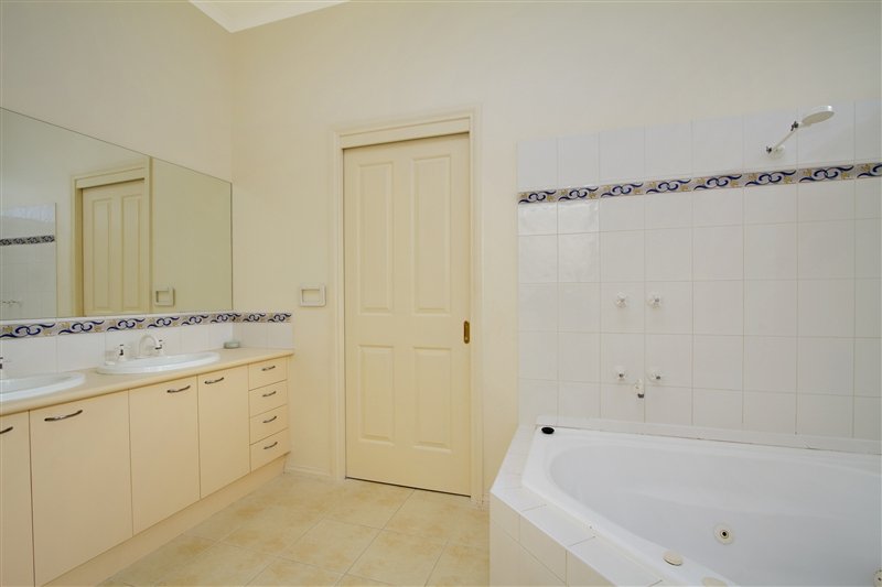 19 Lobb Street NORTH BENDIGO 7