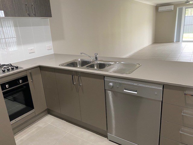 1/9 Maidford Street Thornton 3