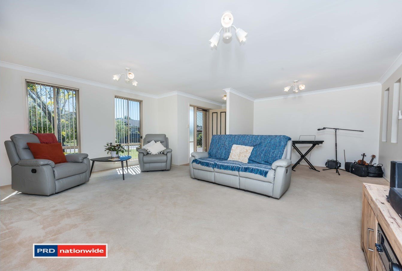 19 Mariner Crescent SALAMANDER BAY 2