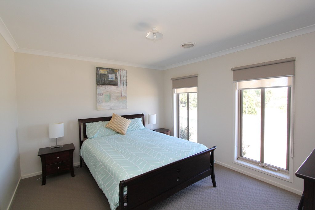 19 Middlin Street BROWN HILL 2