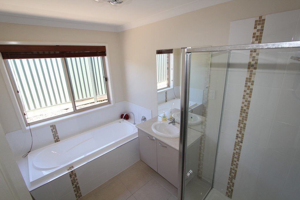 19 Middlin Street BROWN HILL 8