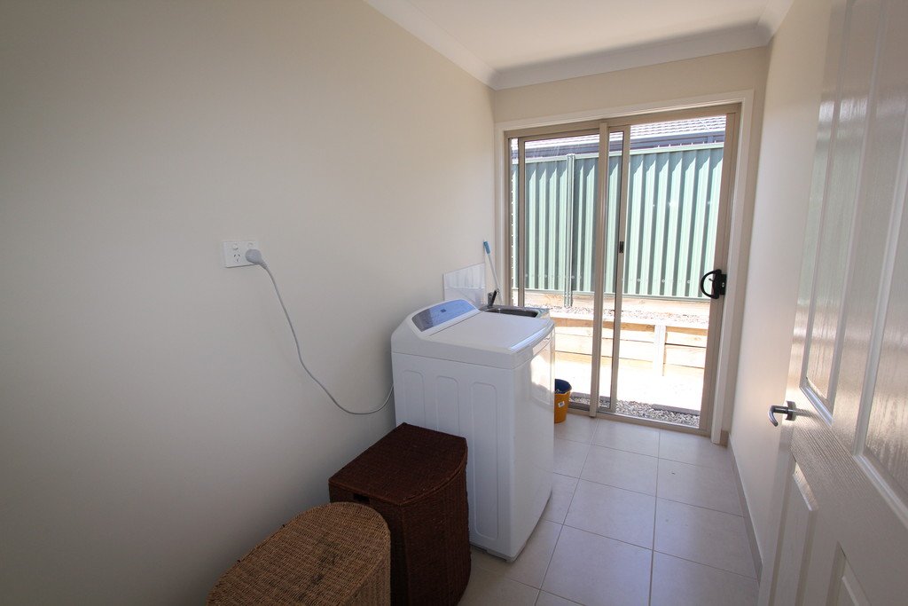 19 Middlin Street BROWN HILL 11