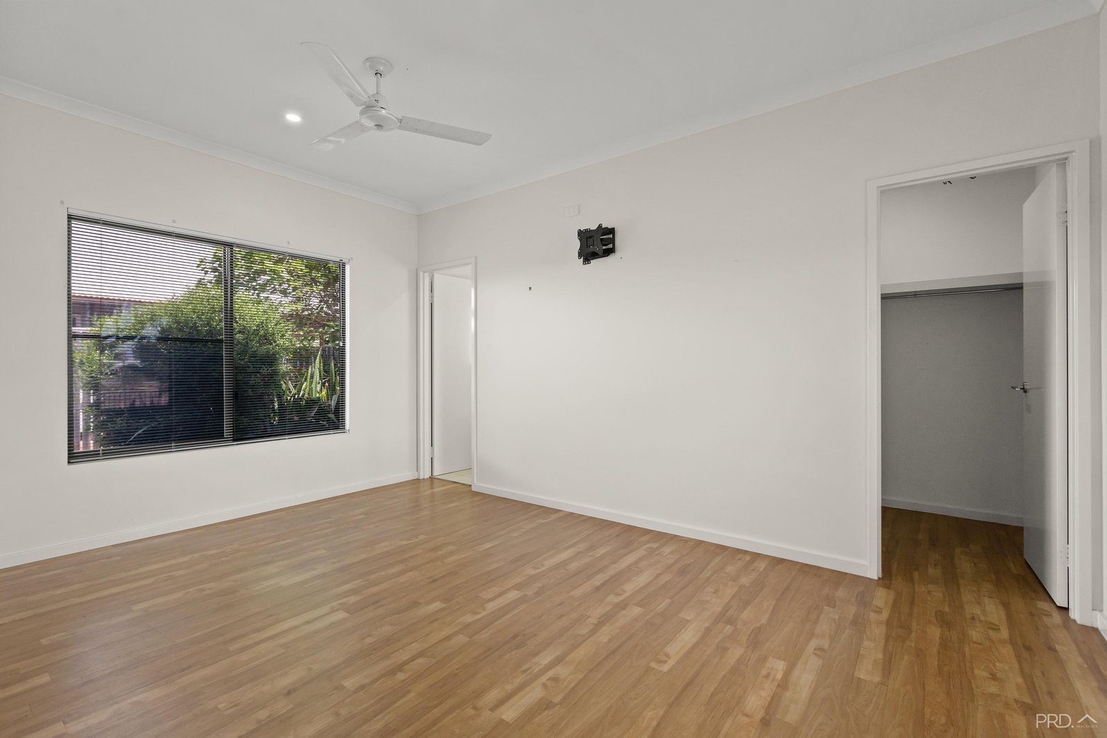 19 Nakamura Avenue BILINGURR 4