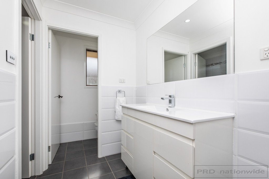 19 Pacific Crescent ASHTONFIELD 12