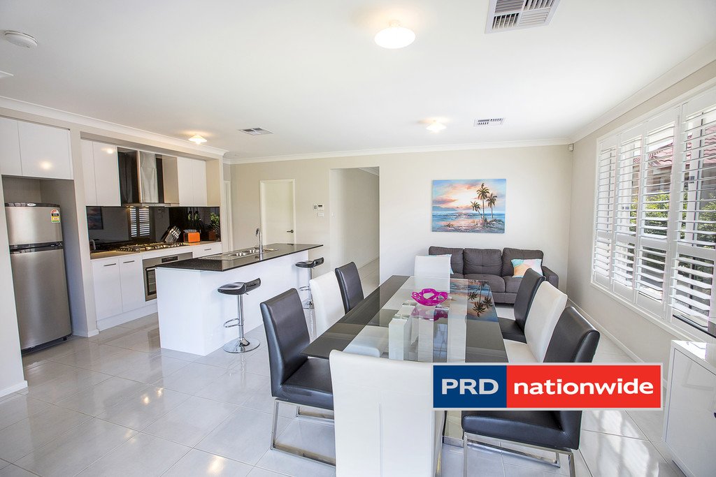 19 Patanga Crescent JORDAN SPRINGS 4