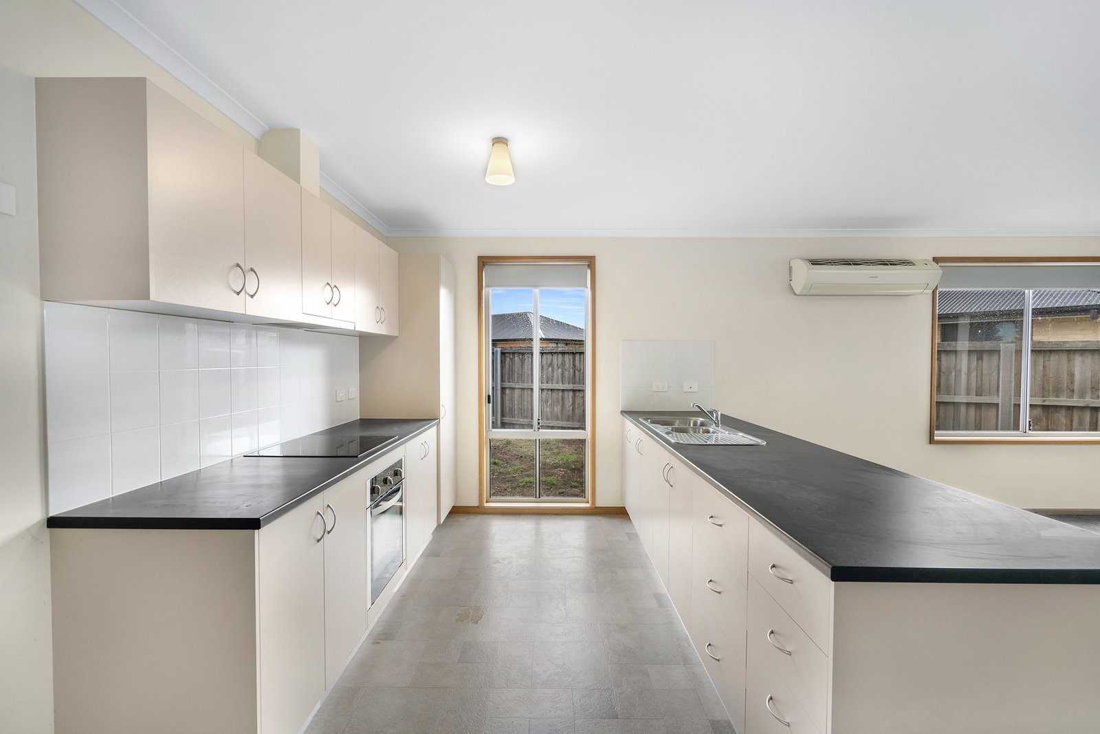 19 Peronne Court BRIGHTON 8