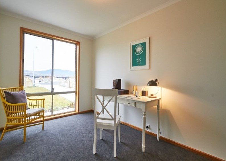 19 Peronne Court BRIGHTON 9