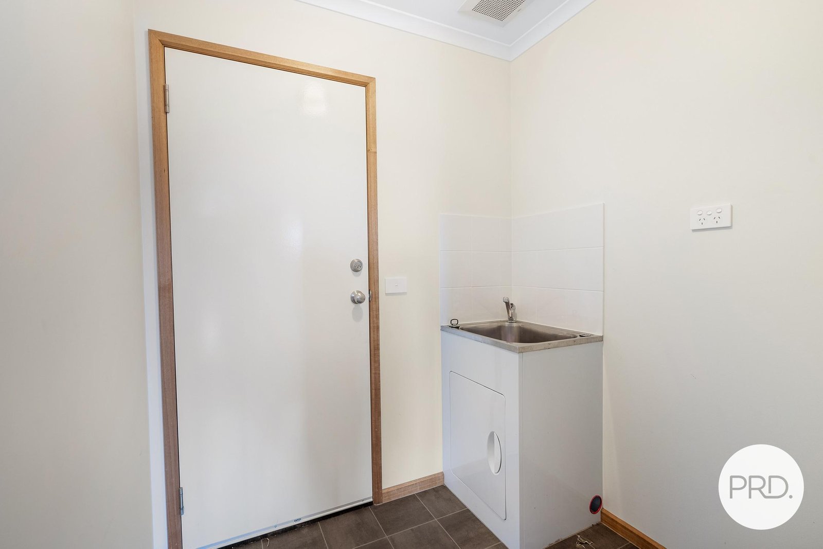 19 Peronne Court BRIGHTON 9