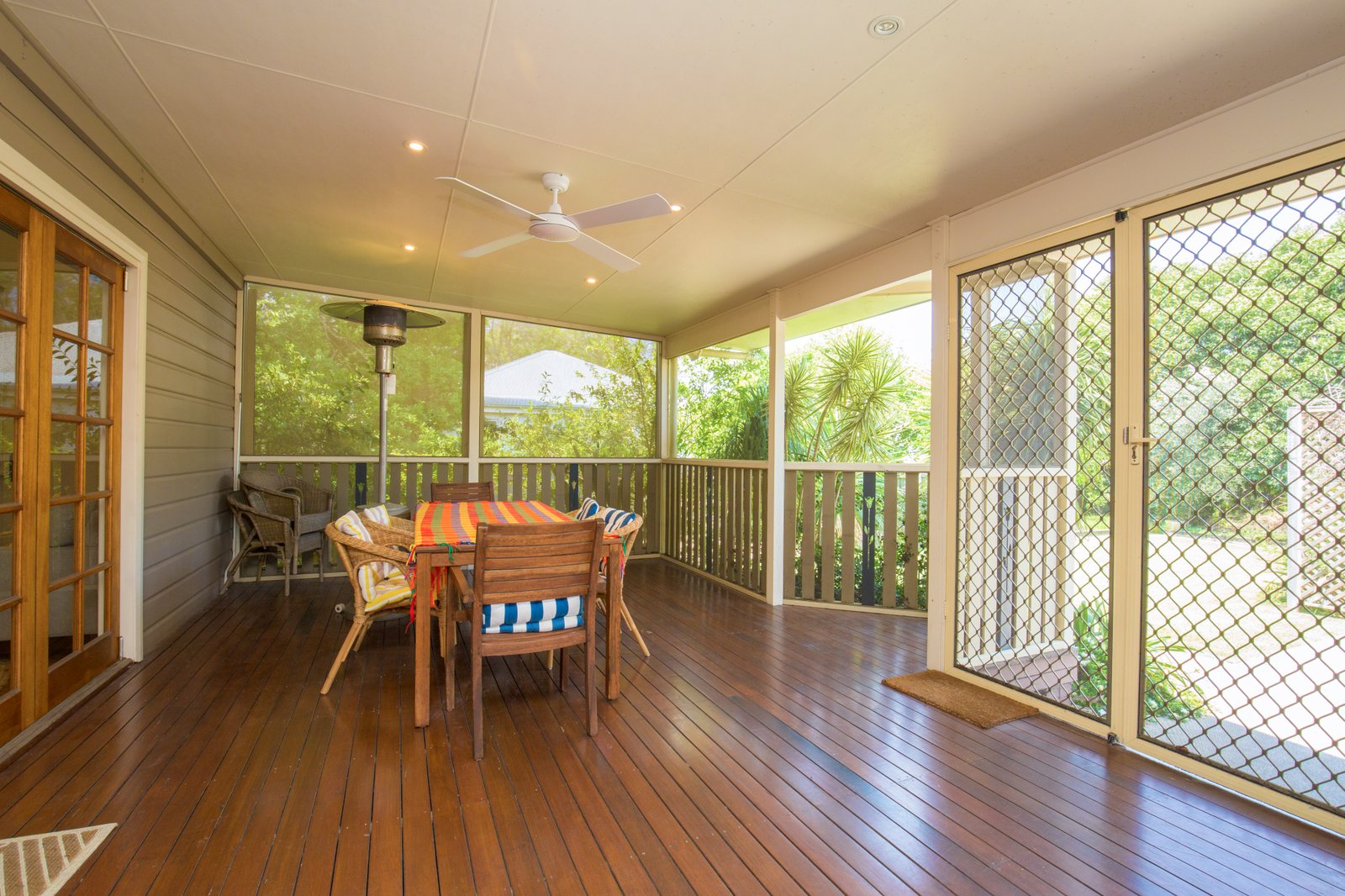 19 Queen Street LORN 4