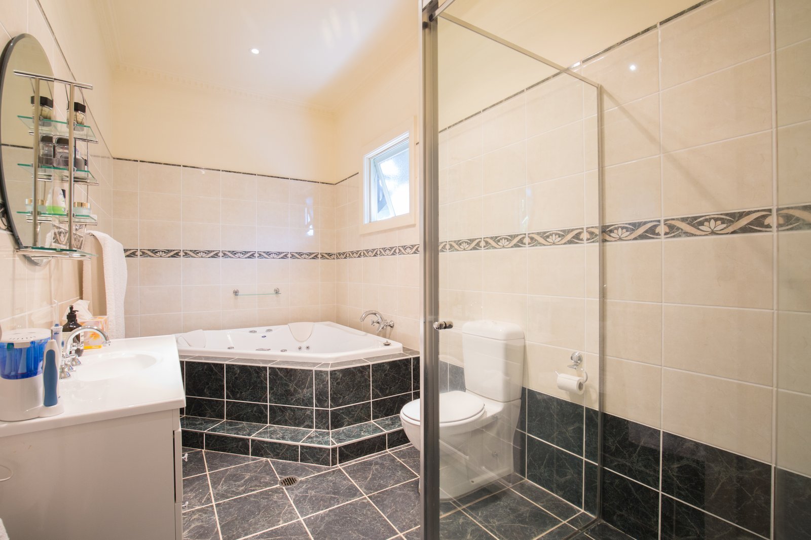 19 Queen Street LORN 6