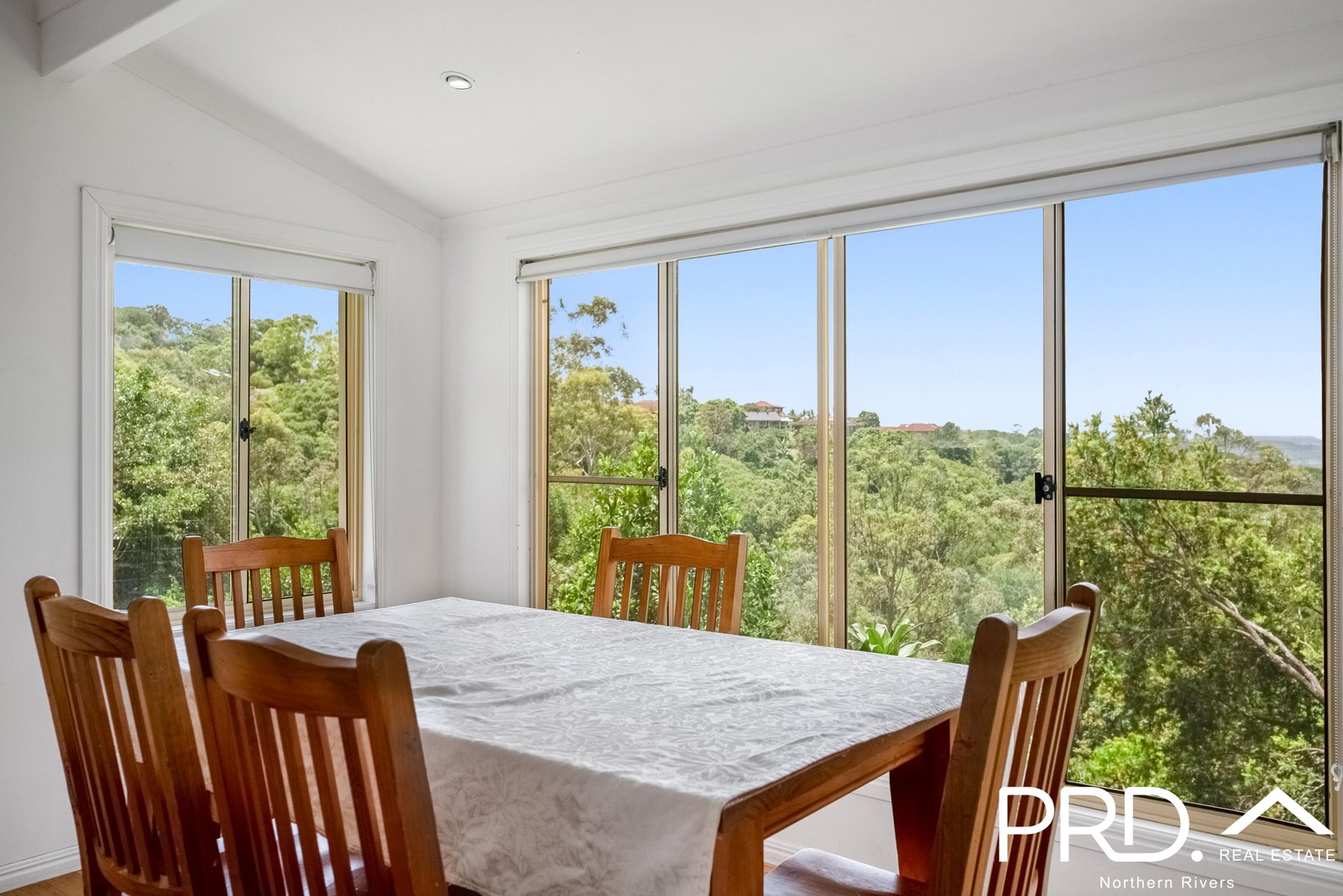 19 Redwood Grove GOONELLABAH 8