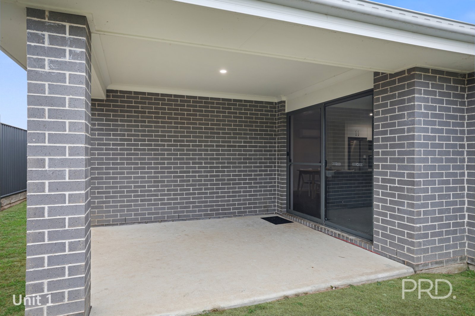 1/9 Reginald Drive KOOTINGAL 2