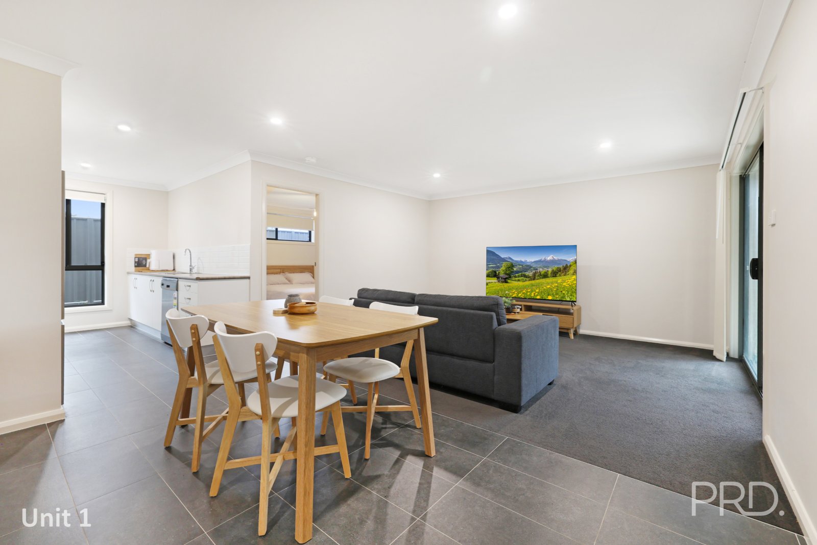 1/9 Reginald Drive KOOTINGAL 8