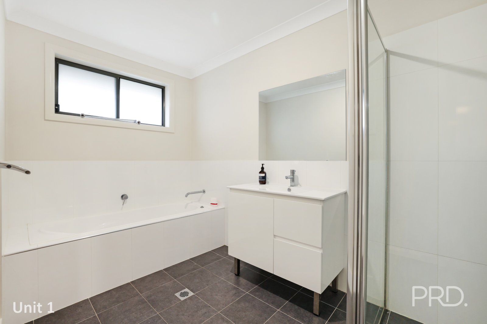 1/9 Reginald Drive KOOTINGAL 10