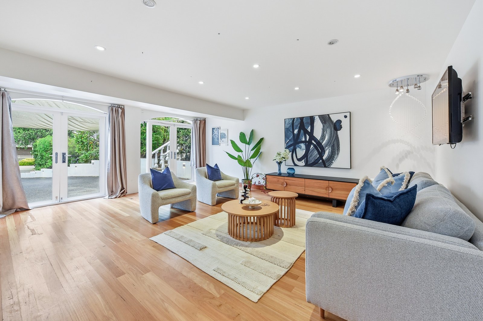 Gallery: 19 Rhodes Drive