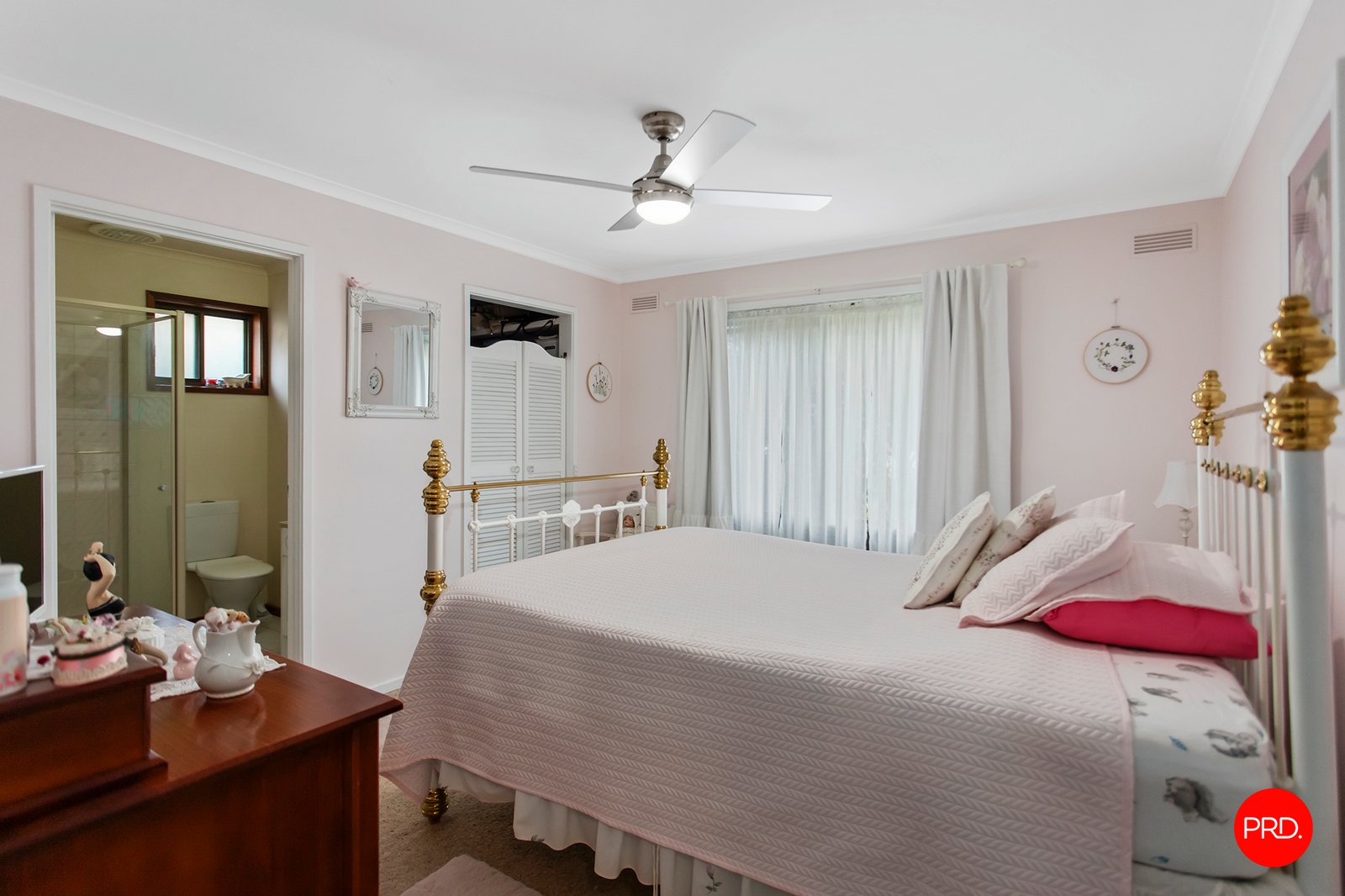 19 Ridgeway Crescent KENNINGTON 8