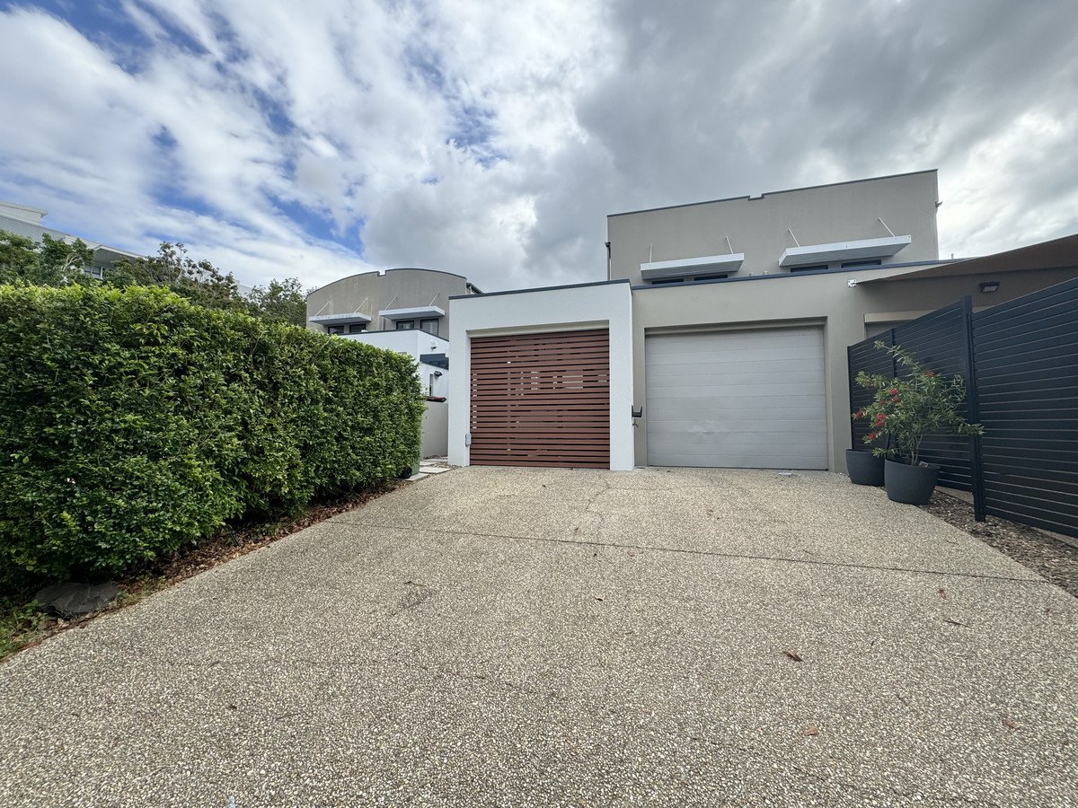 19 Riverwalk Avenue Robina 2