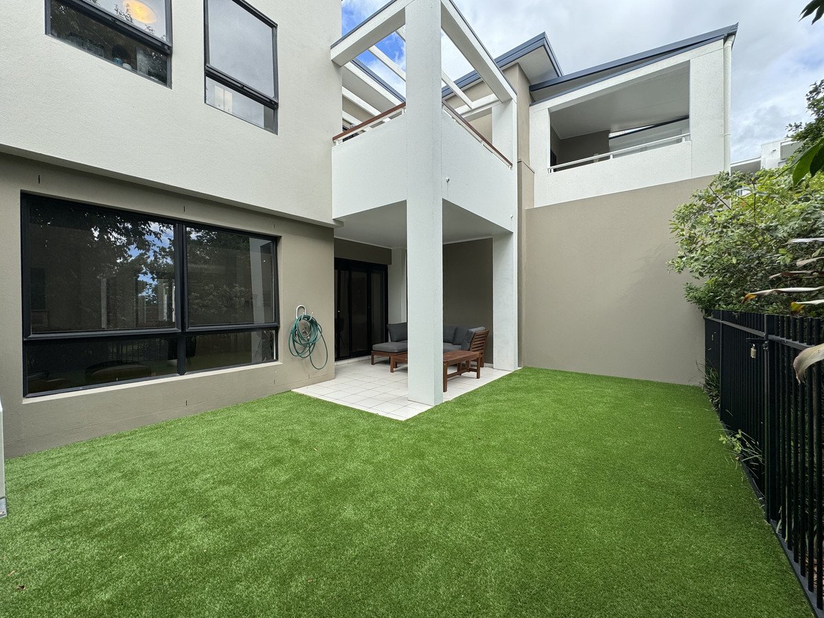 19 Riverwalk Avenue Robina 3