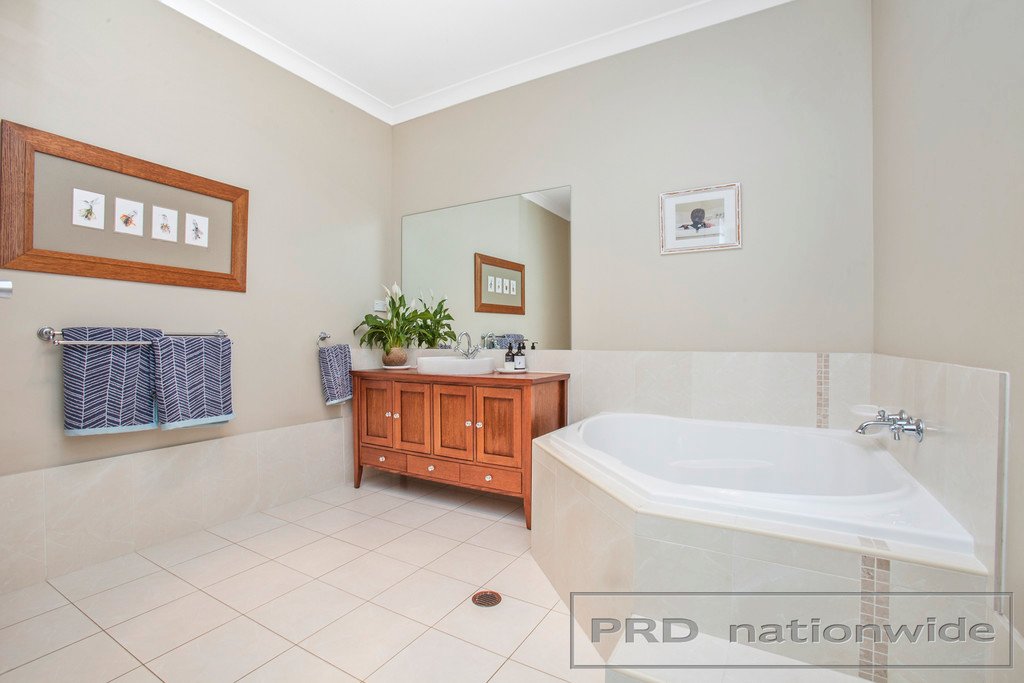 19 Sandstone Drive WINDELLA 21