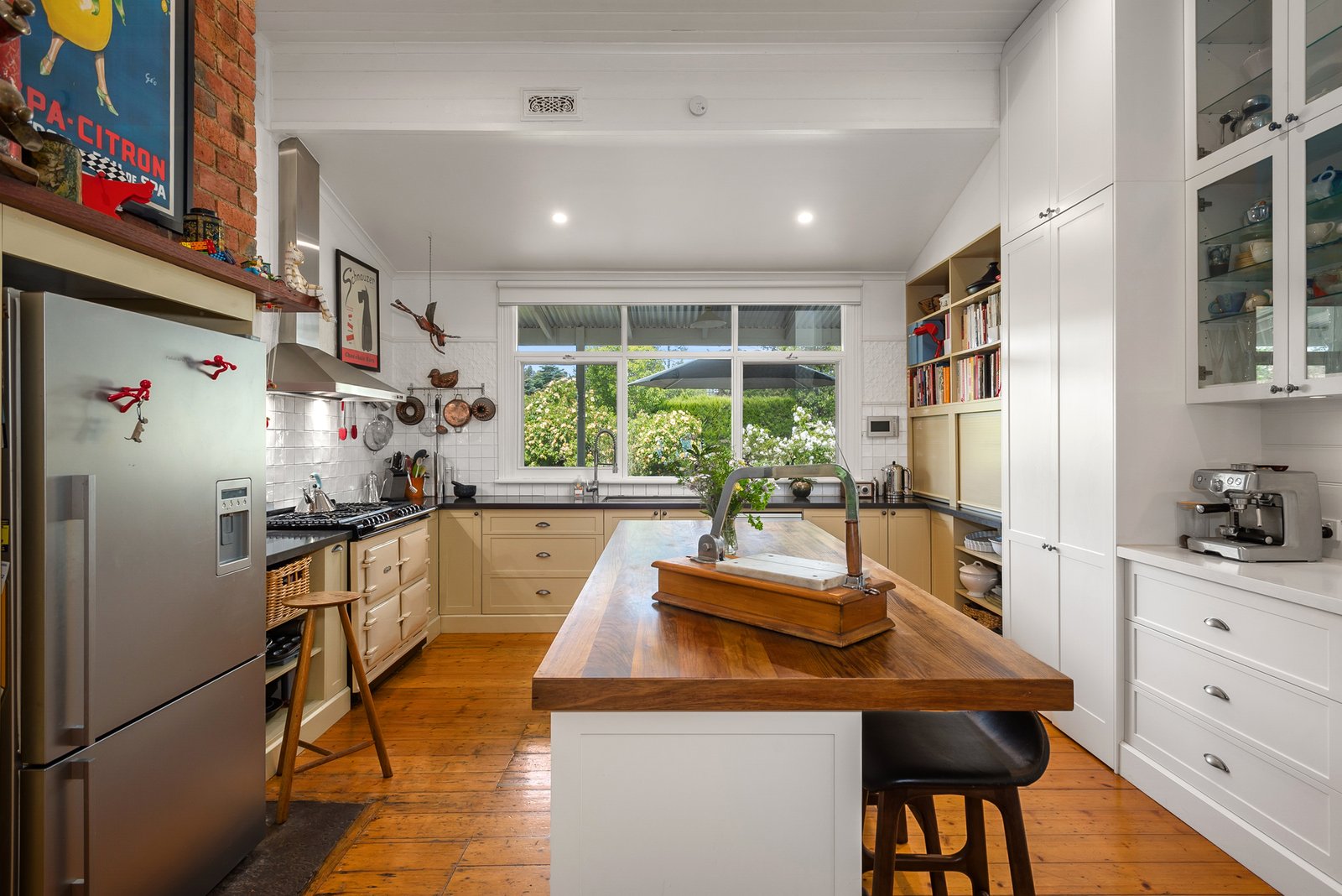 Real Estate and Property in 19 Savages Lane, Woodend, VIC