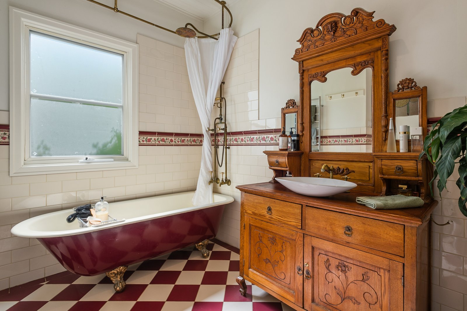 Real Estate and Property in 19 Savages Lane, Woodend, VIC