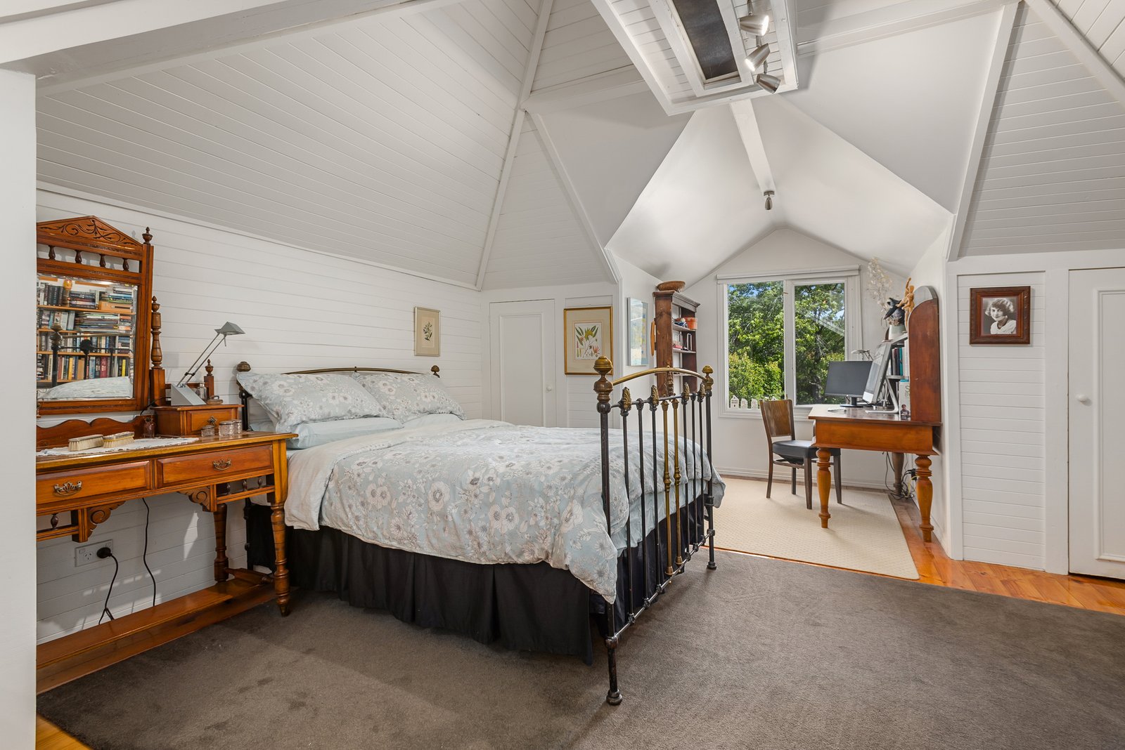 Real Estate and Property in 19 Savages Lane, Woodend, VIC