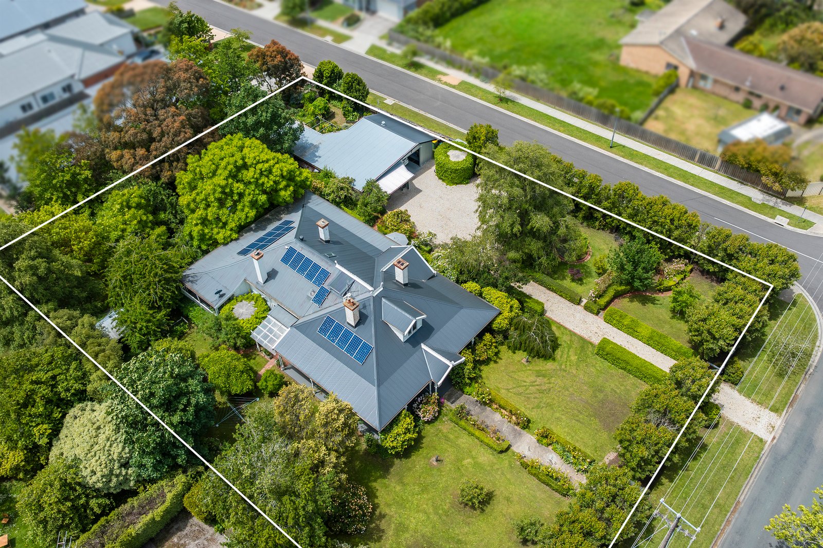 Real Estate and Property in 19 Savages Lane, Woodend, VIC