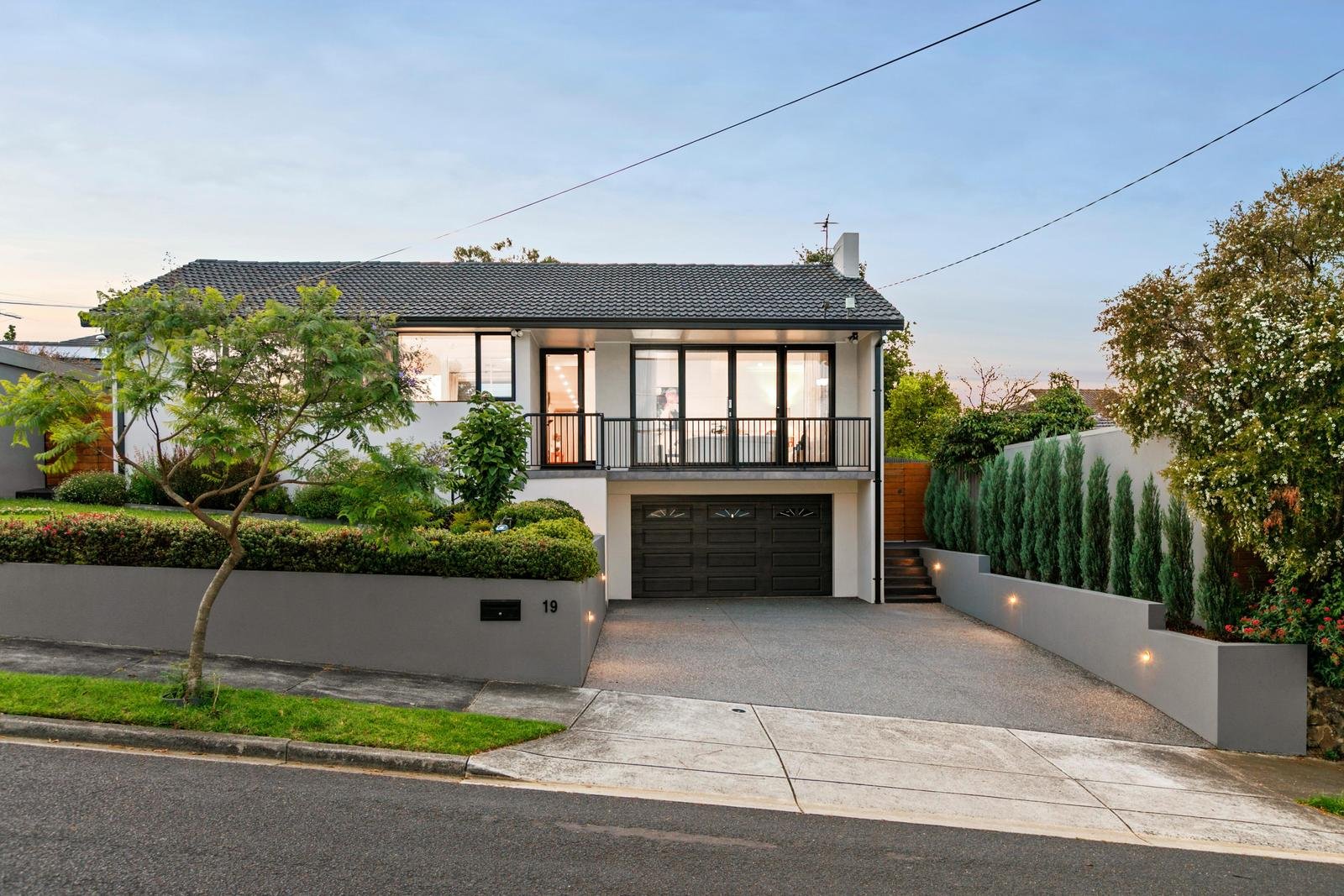 19 Sevenoaks Avenue, Heidelberg VIC 3084