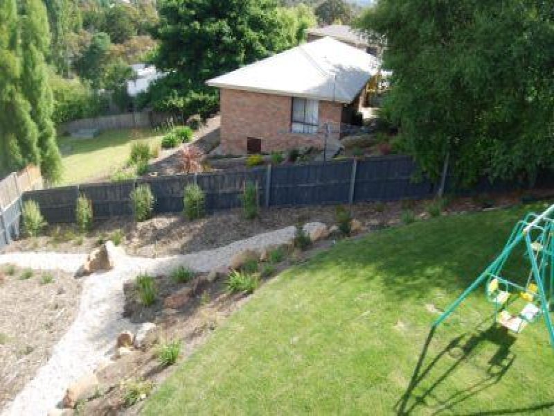 19 Shirley Blvd  LENAH VALLEY 12