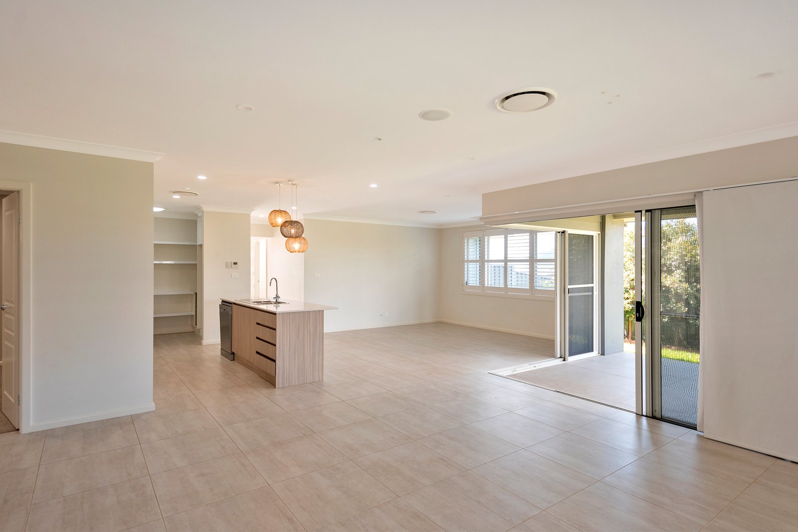 19 Simmental Way TAMWORTH 3