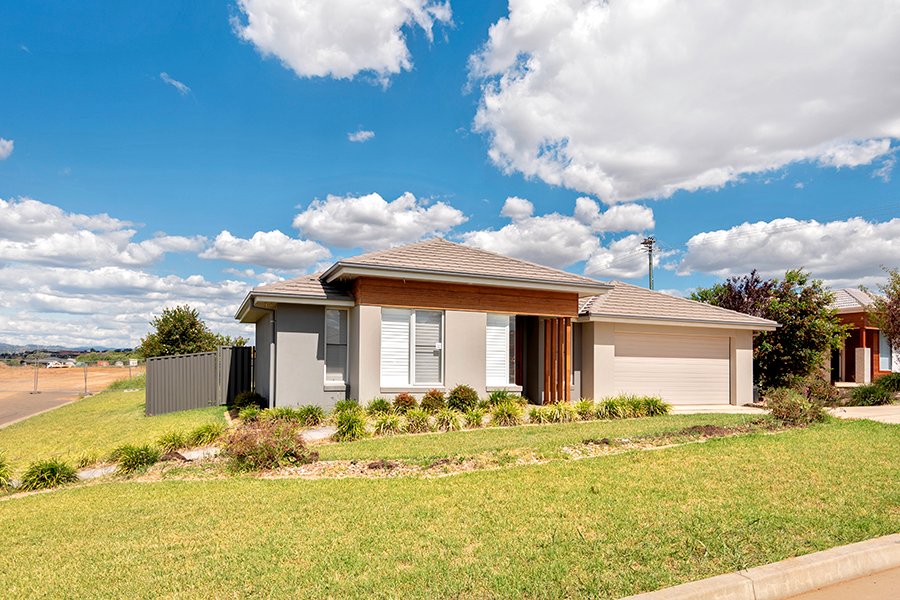 19 Simmental Way TAMWORTH 1