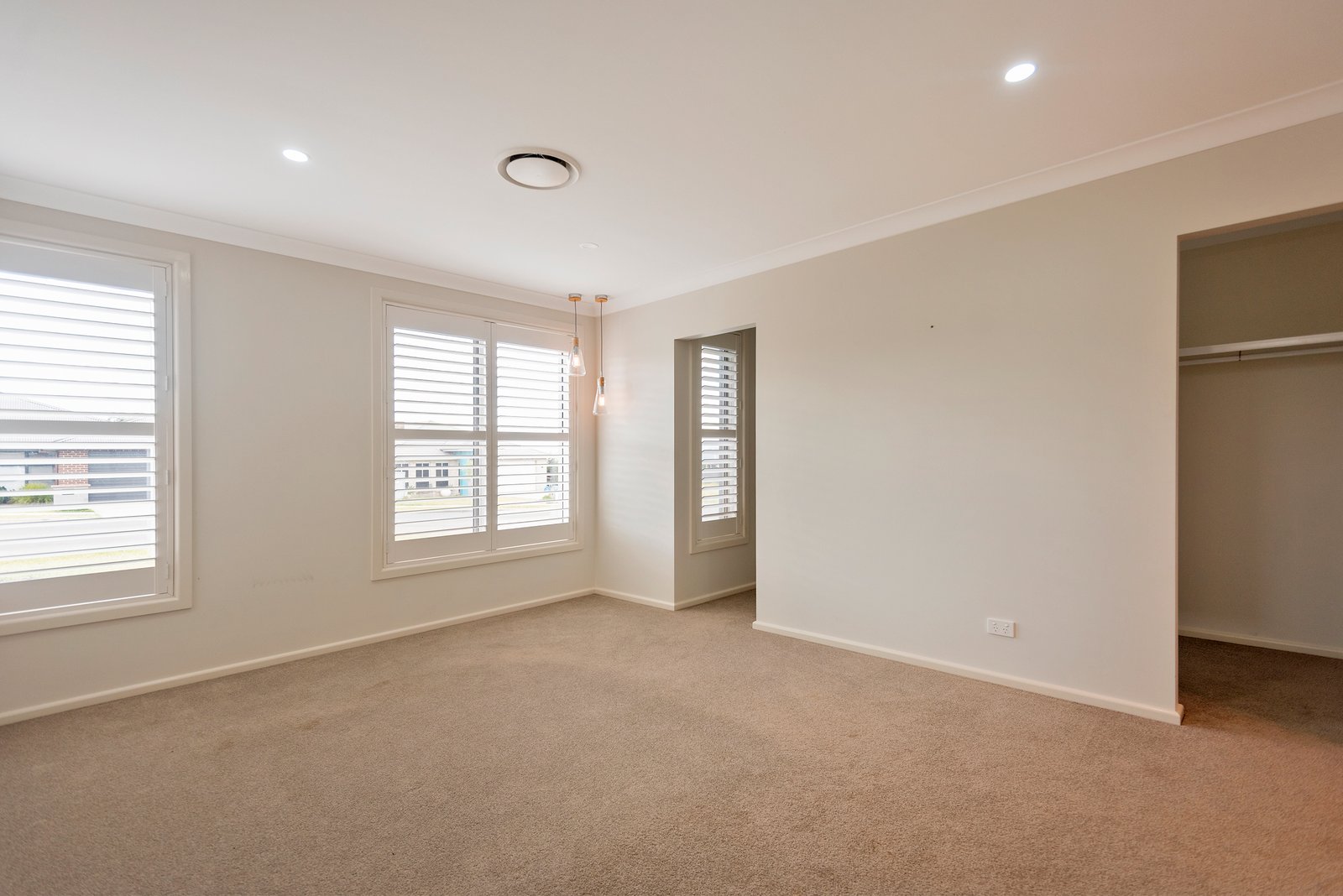 19 Simmental Way TAMWORTH 5