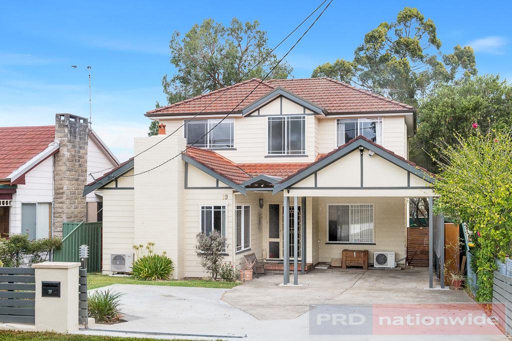 19 Singleton Avenue EAST HILLS 2