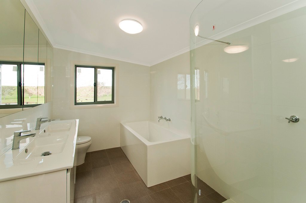 19 South Avondale Road DAPTO 8