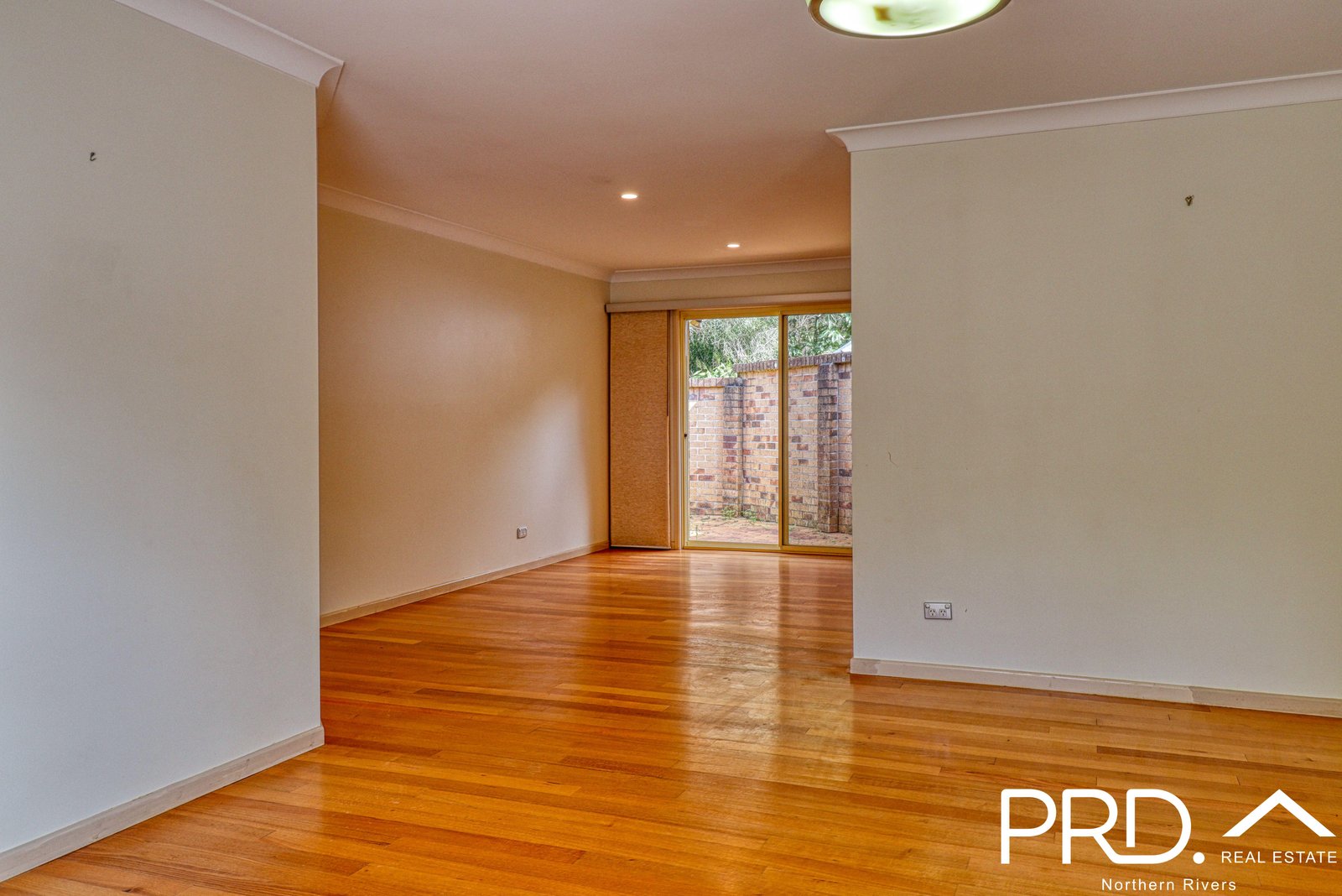 1/9 Stanley Court GOONELLABAH 8