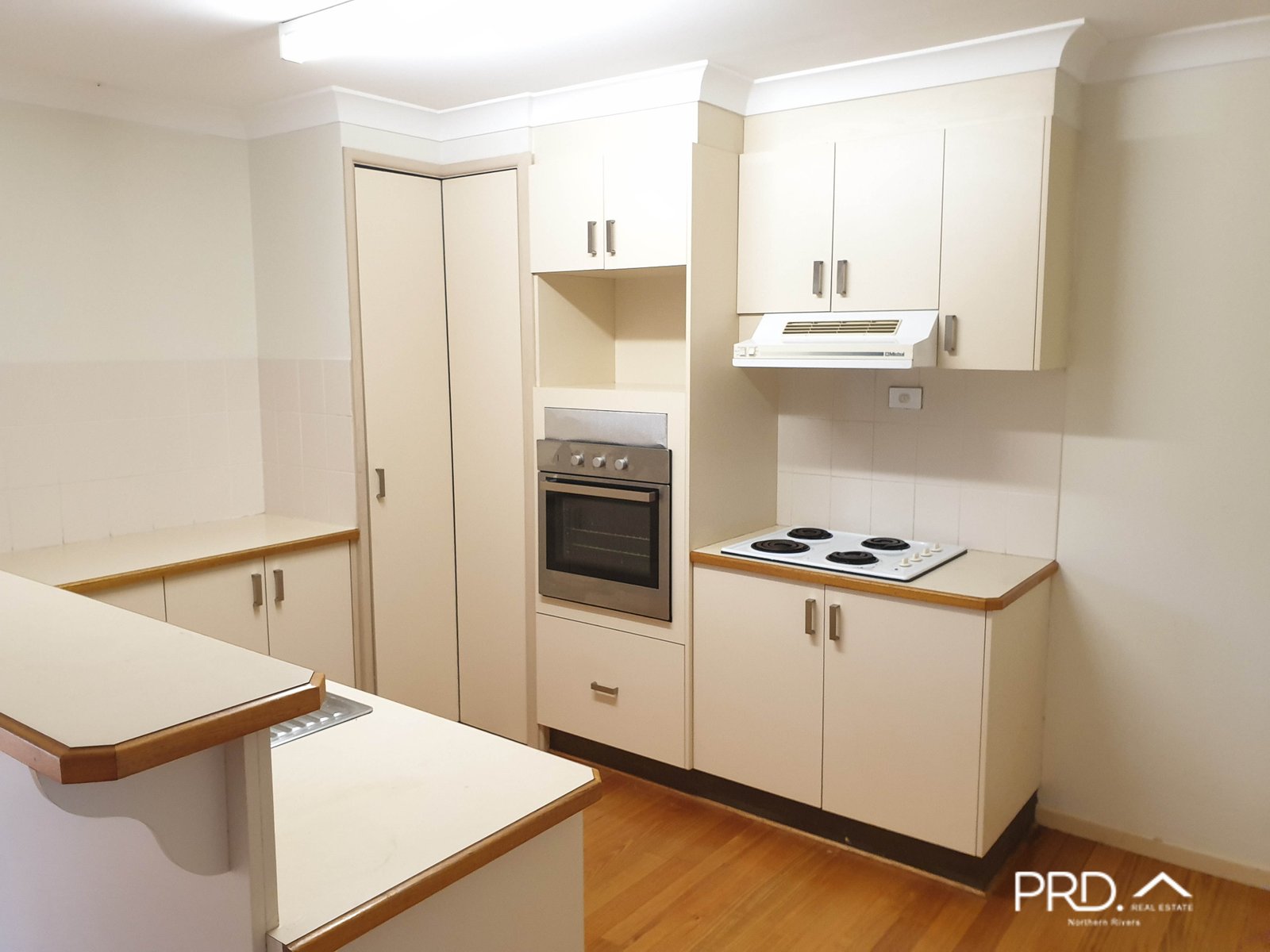 1/9 Stanley Court GOONELLABAH 4