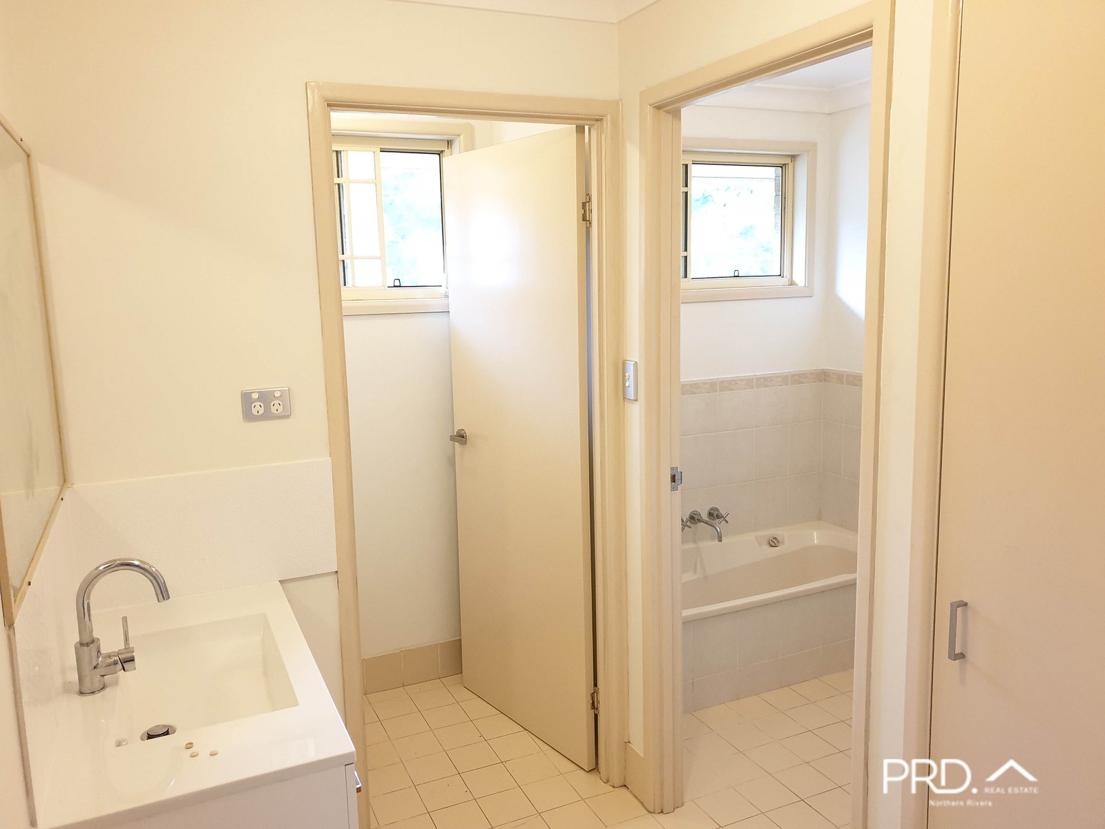 1/9 Stanley Court GOONELLABAH 9