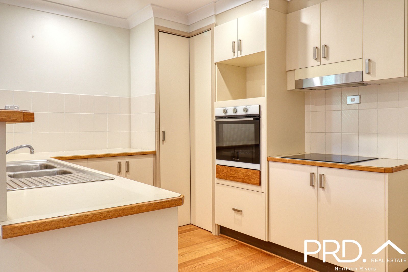 1/9 Stanley Court GOONELLABAH 5